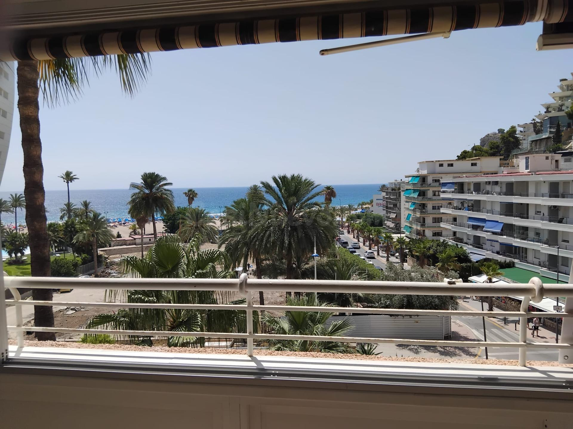 Piso de tres dormitorios en la playa Poniente - foto 5