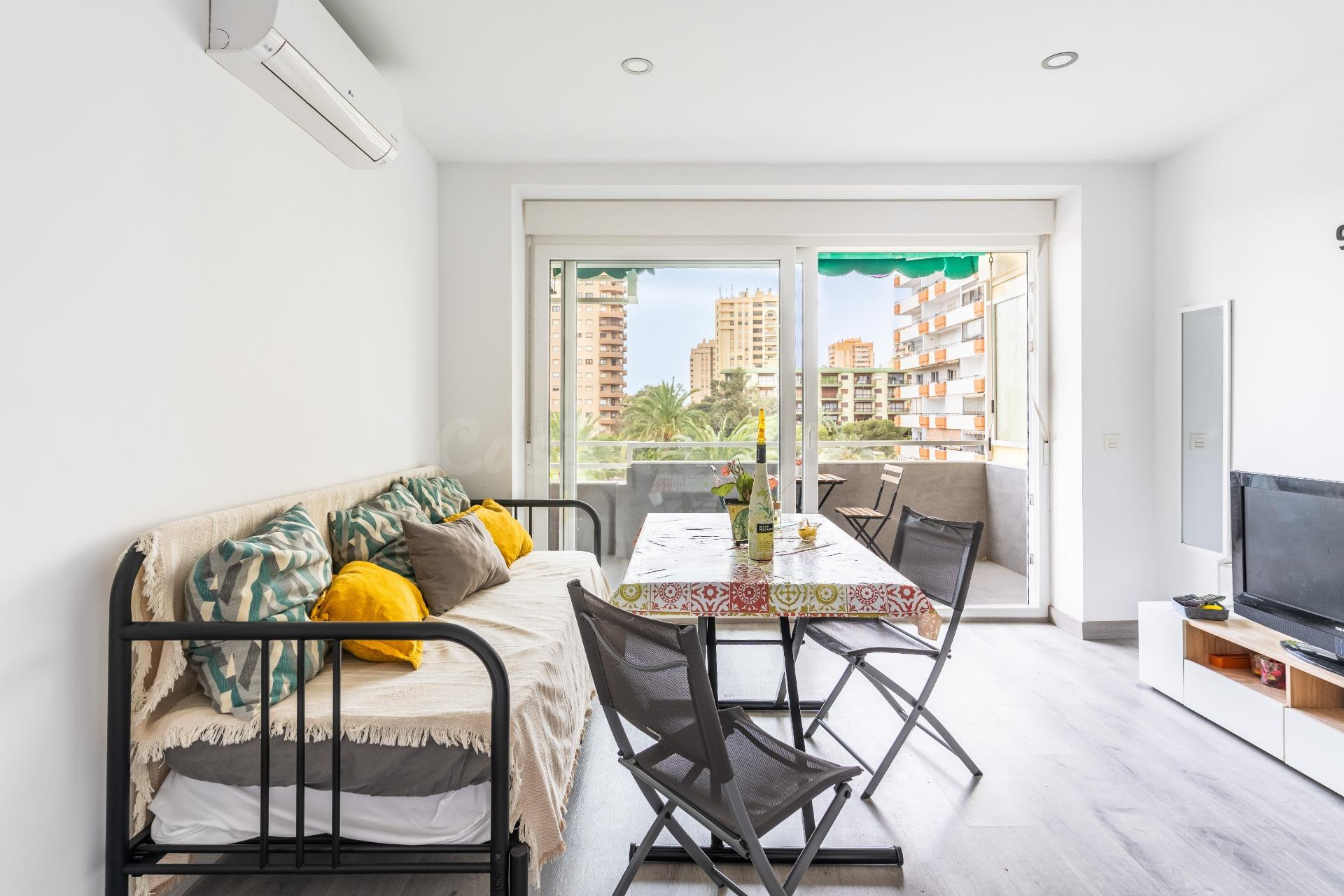Estudio Reformado en Aguadulce - Ideal para Inversión y Vaca - foto 5