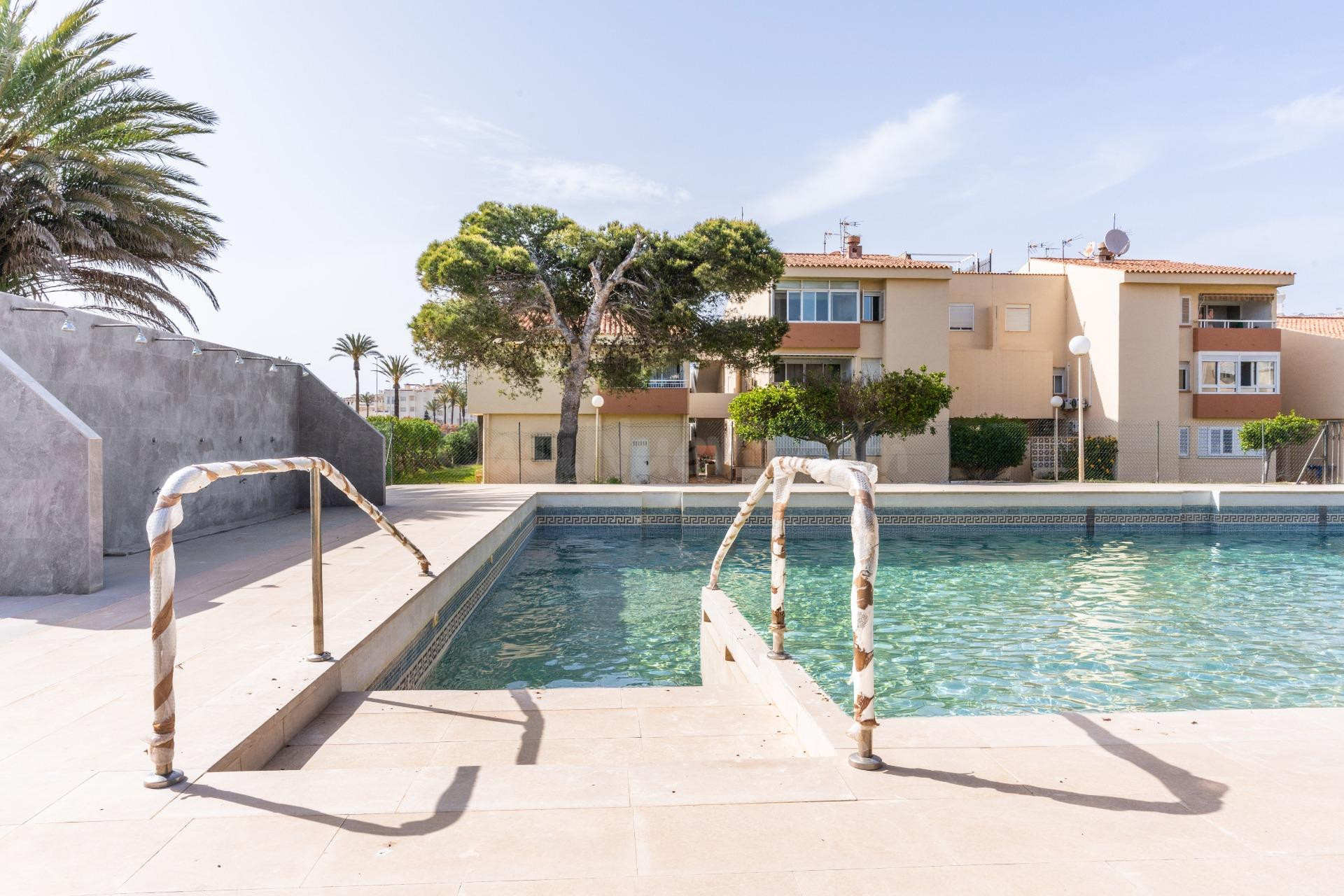 Amplio y Acogedor Piso en Roquetas de Mar con Vistas y Pisci - foto 4
