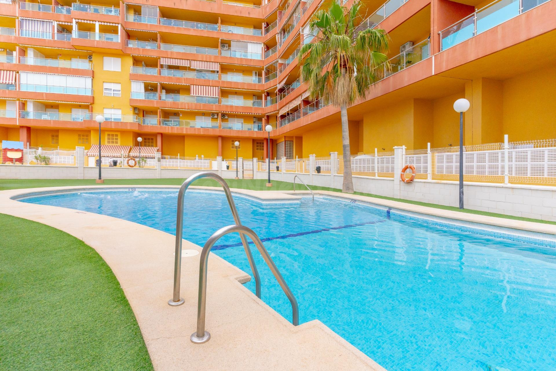 Piso en el Puerto de Roquetas de Mar!! Listo para entrar a v - foto 3