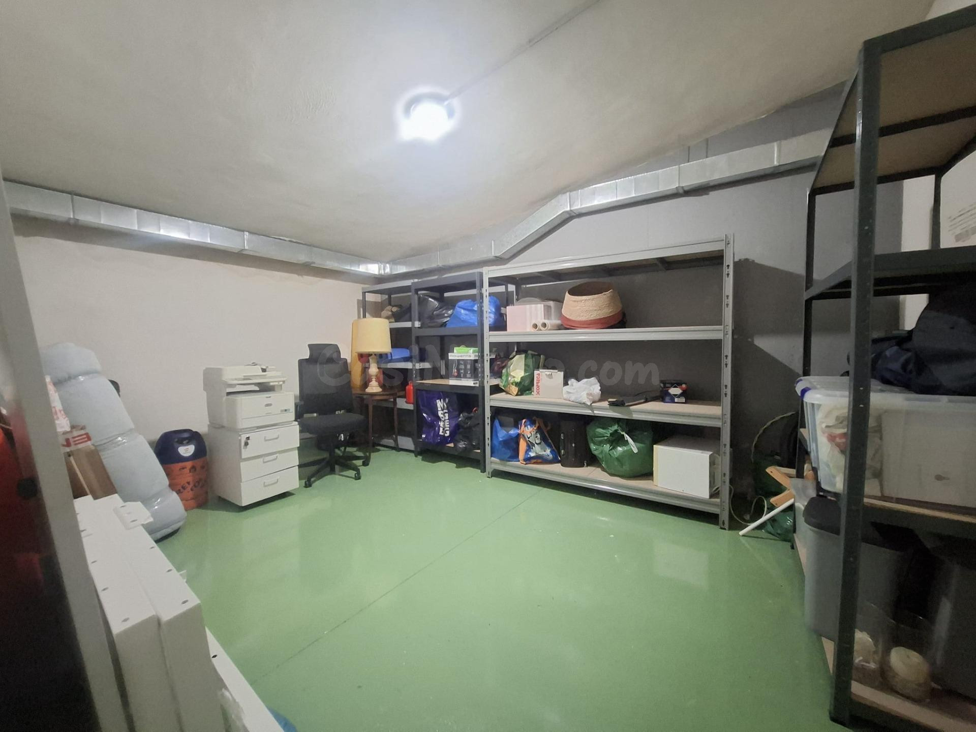 Trastero muy amplio en uno de los mejores edificios de La Ca - foto 3