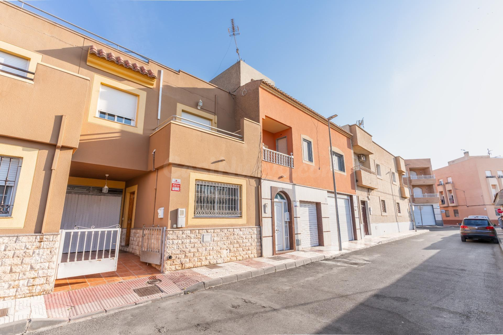 Dúplex en Venta en Roquetas de Mar - Oportunidad Única por € - foto 2