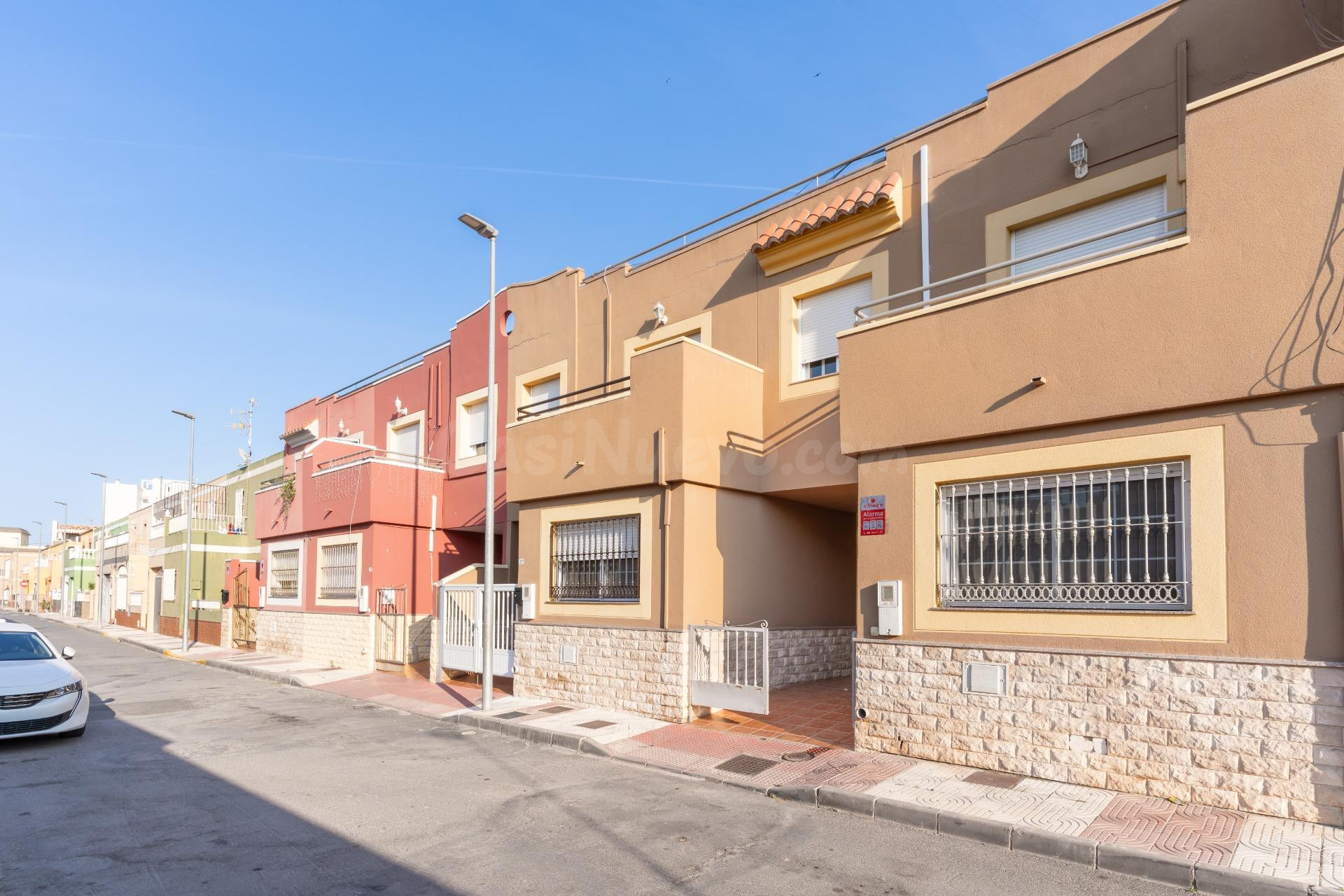 Dúplex en Venta en Roquetas de Mar - Oportunidad Única por € - foto 3