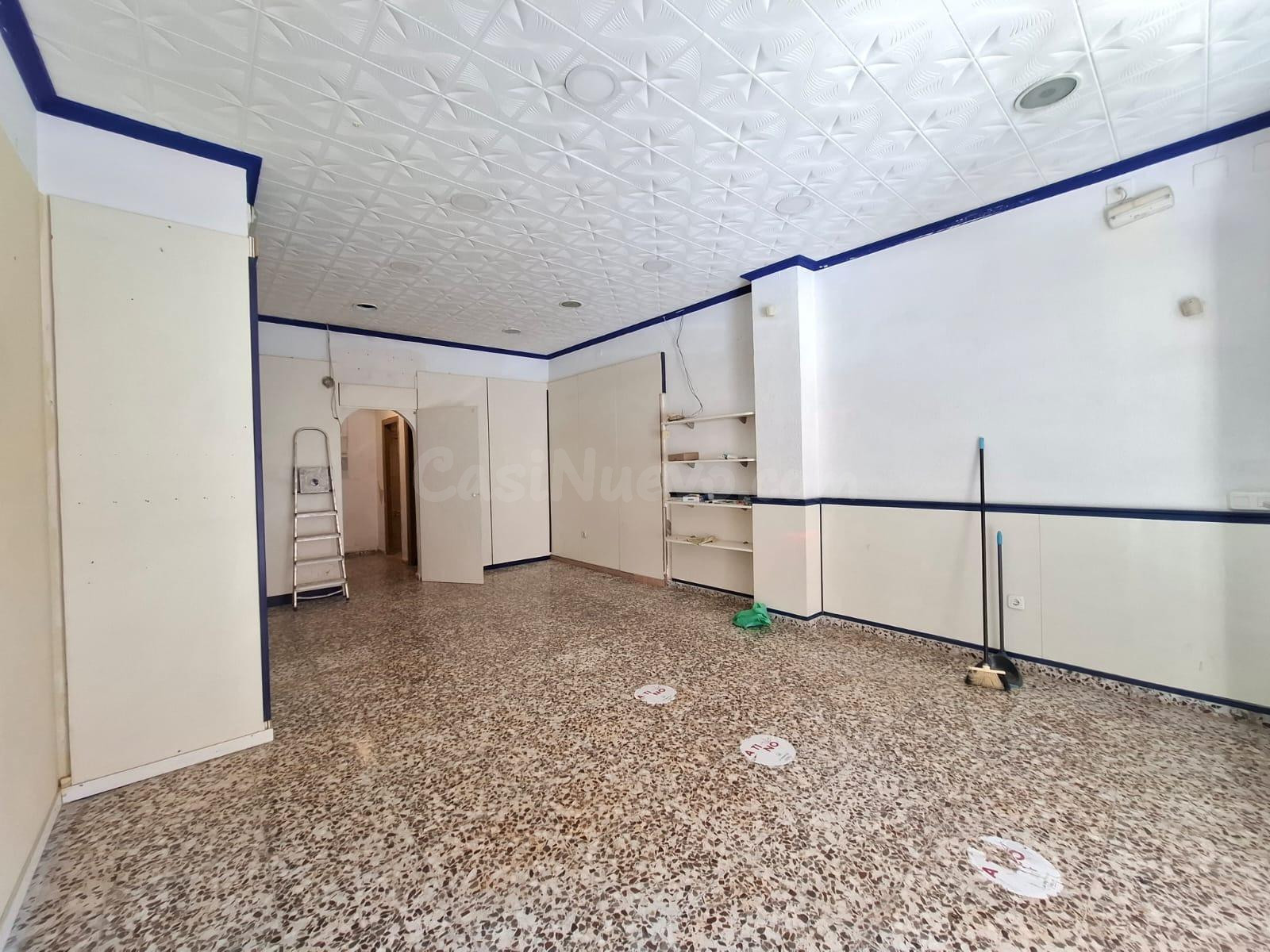 LOCAL COMERCIAL CON MUCHAS POSIBILIDADES EN EL CORAZÓN DE VI