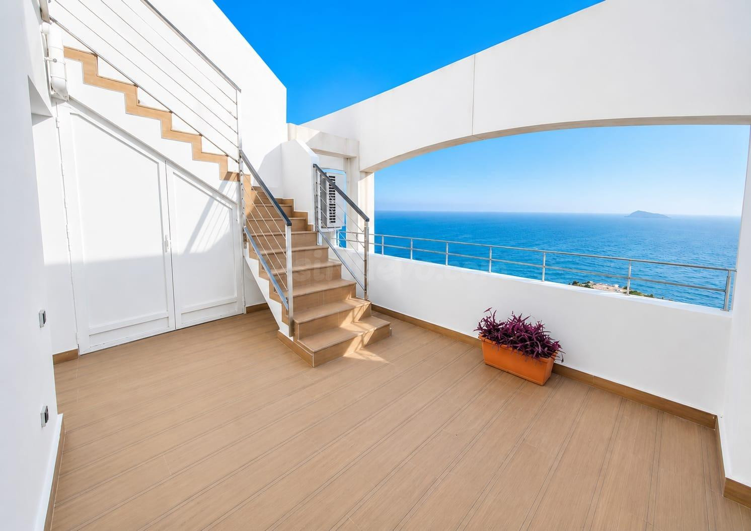 Tu oasis privado sobre el Mediterráneo: ático dúplex con jac - foto 2