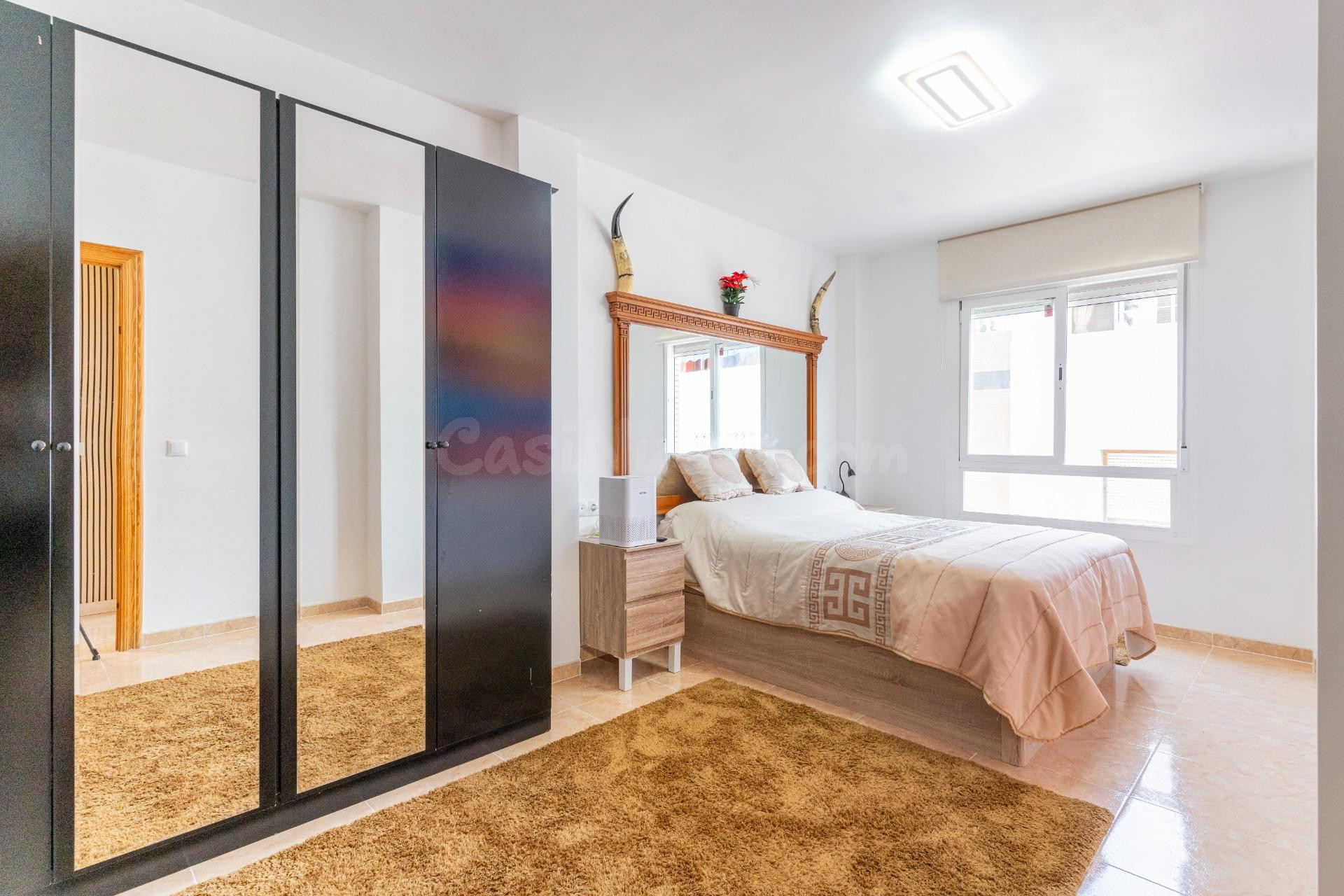 Piso en Venta en Roquetas de Mar - Ideal para Vivir