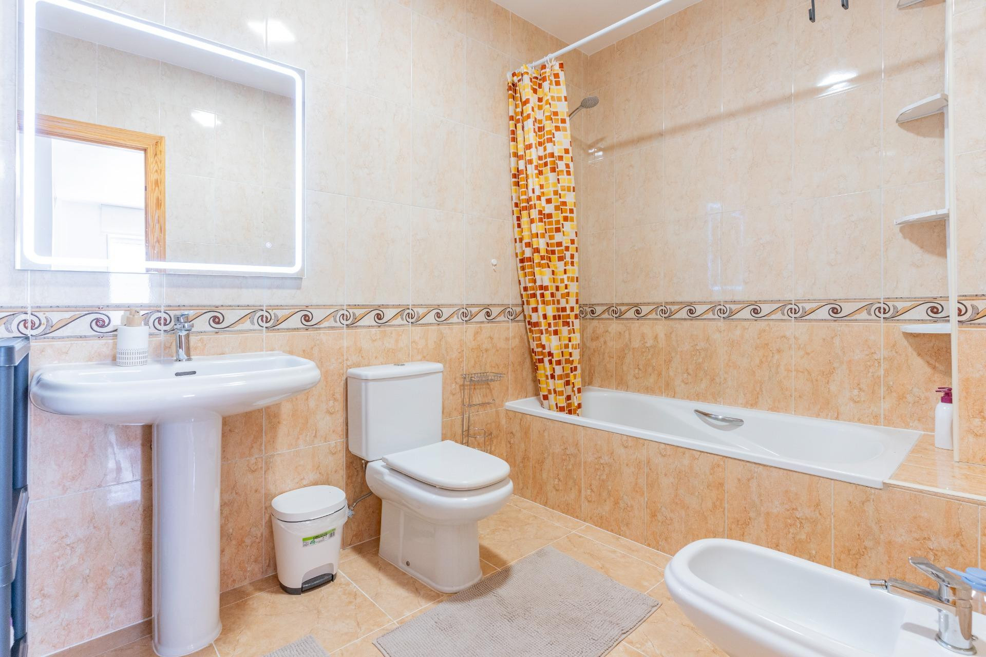 Piso en Venta en Roquetas de Mar - Ideal para Vivir - foto 5