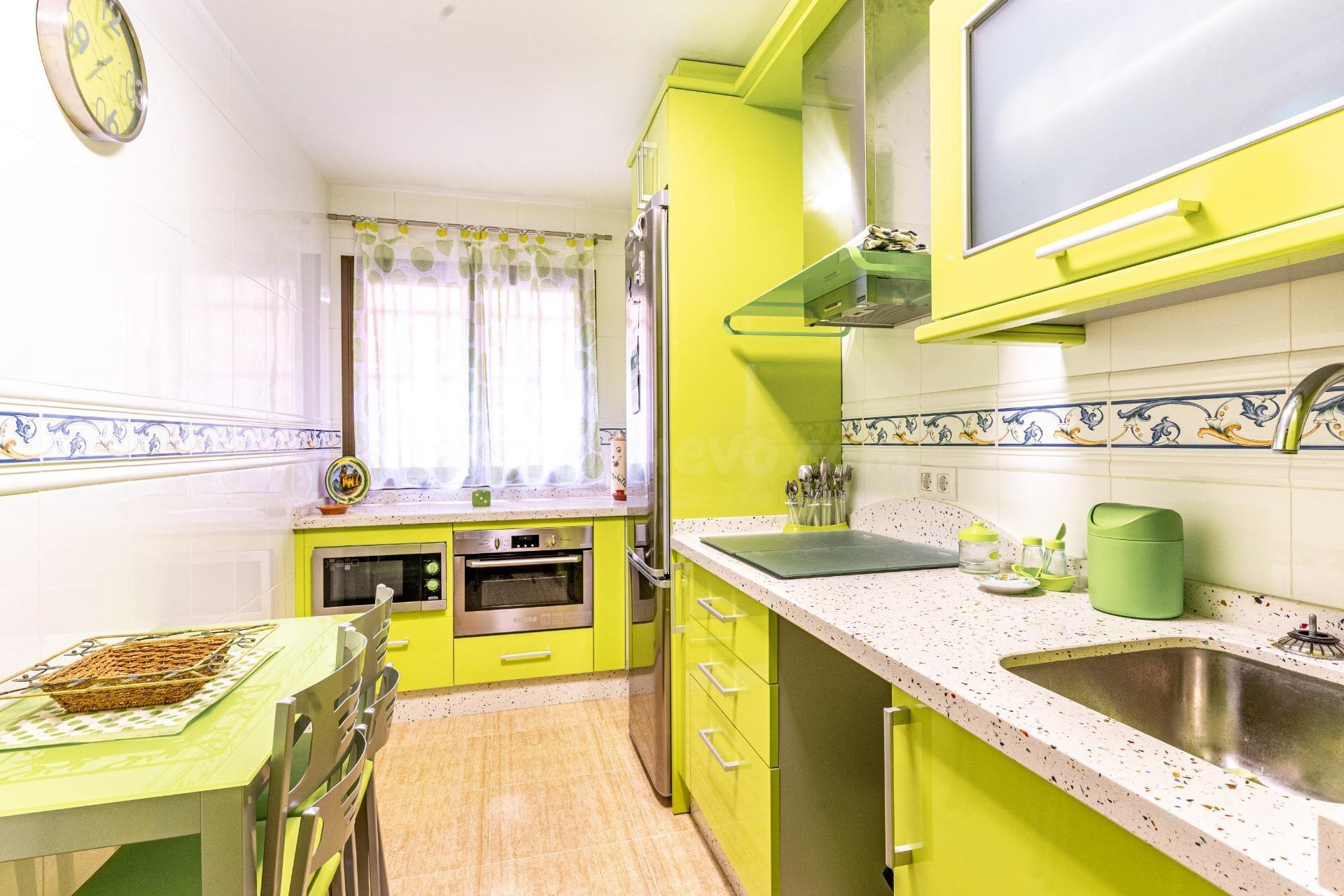 Piso en Venta en Roquetas de Mar - Avenida Juan Carlos por s - foto 2