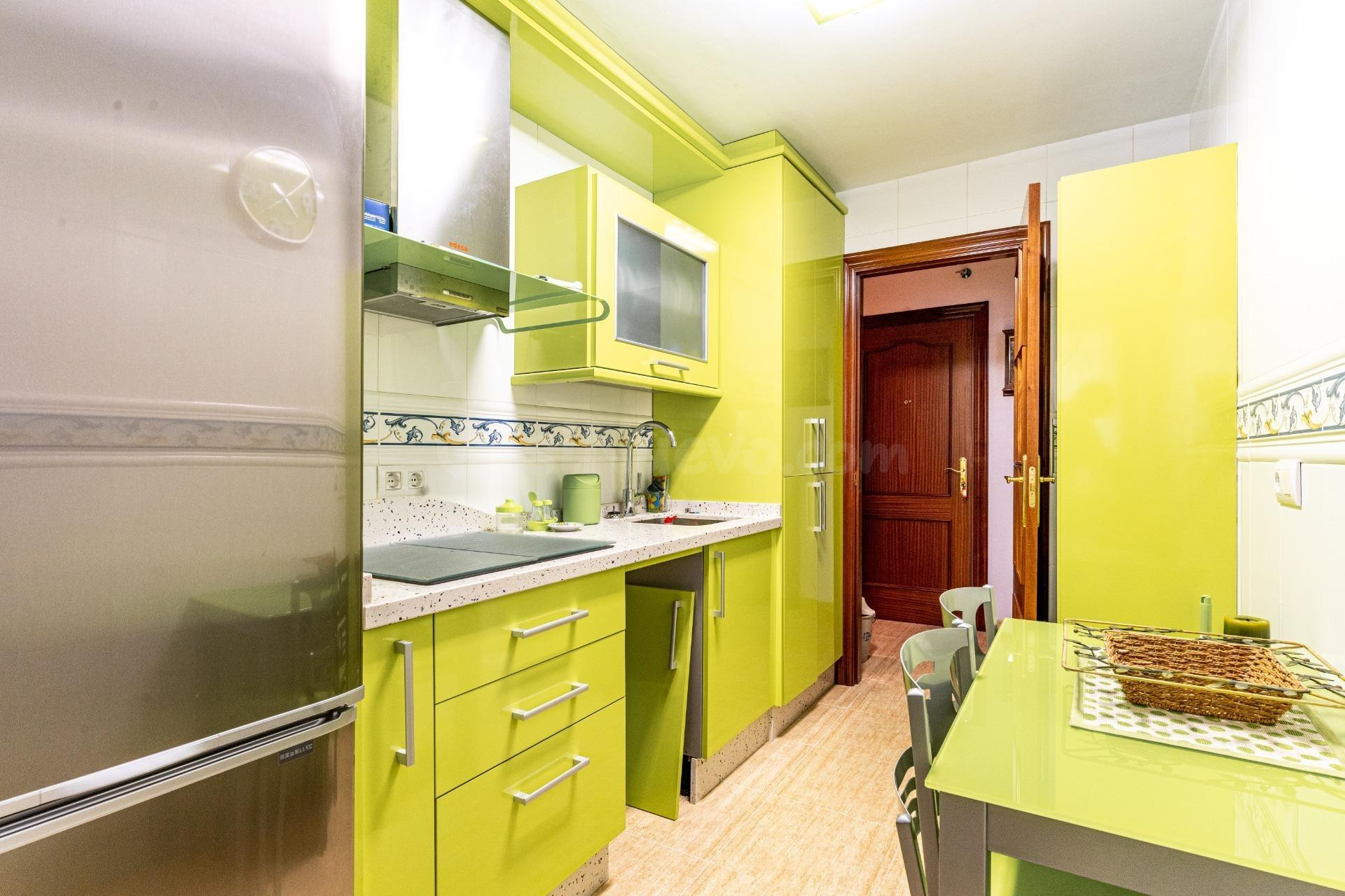 Piso en Venta en Roquetas de Mar - Avenida Juan Carlos por s - foto 3