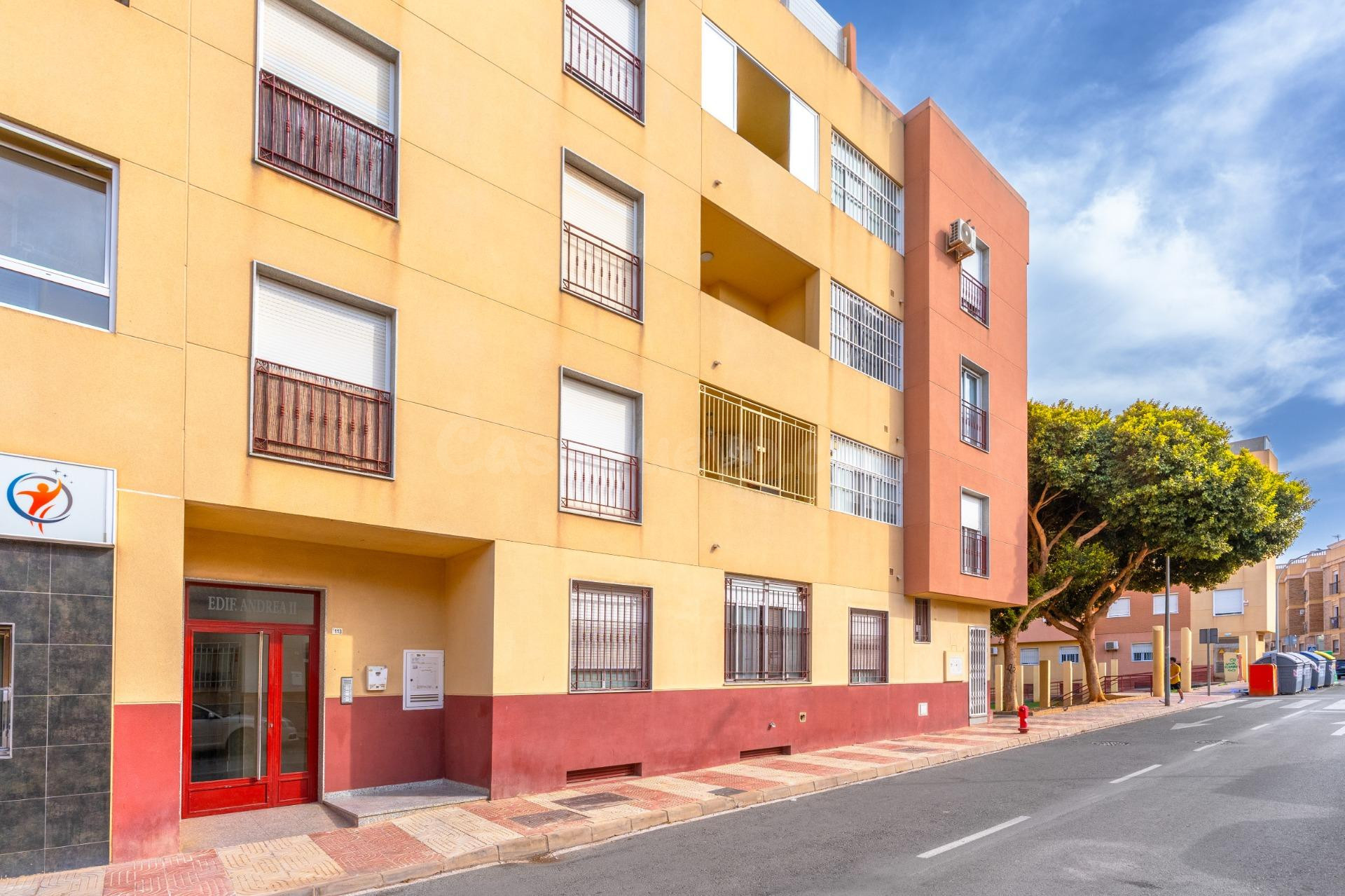 AMPLIA VIVIENDA FAMILIAR CON GARAJE Y TRASTERO - foto 5