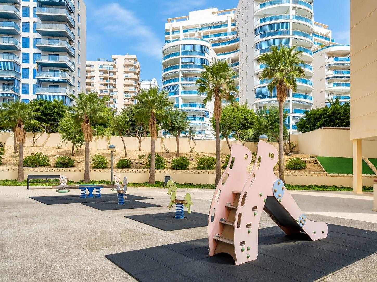 Apartamento de 1 dormitorio a 350 metros de la playa - foto 2