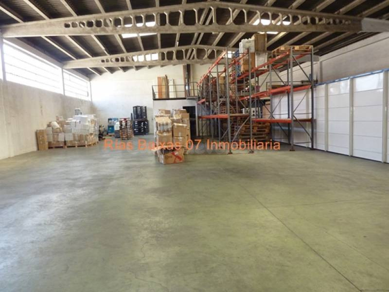 REF 4866 NAVE SEMIDIAFANA 700 m2 CON 4 OFICINAS Y BAÑOS