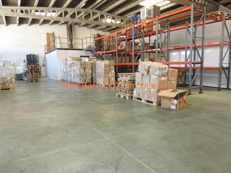 REF 4866 NAVE SEMIDIAFANA 700 m2 CON 4 OFICINAS Y BAÑOS - foto 2