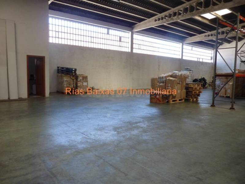 REF 4866 NAVE SEMIDIAFANA 700 m2 CON 4 OFICINAS Y BAÑOS - foto 3