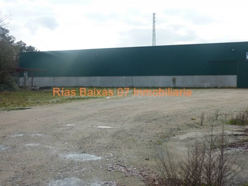 REF 1995 NAVE 1800 M2 CON PUENTE GRUA Y 15000m2 TERRENO