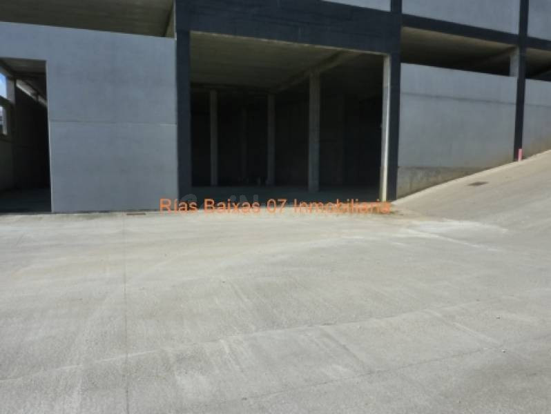 REF 2174 NAVE 400 M2 EN PLANTA BAJA CANDEAN VIGO