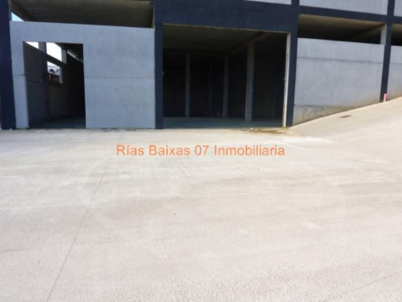 REF 2174 NAVE 400 M2 EN PLANTA BAJA CANDEAN VIGO - foto 2