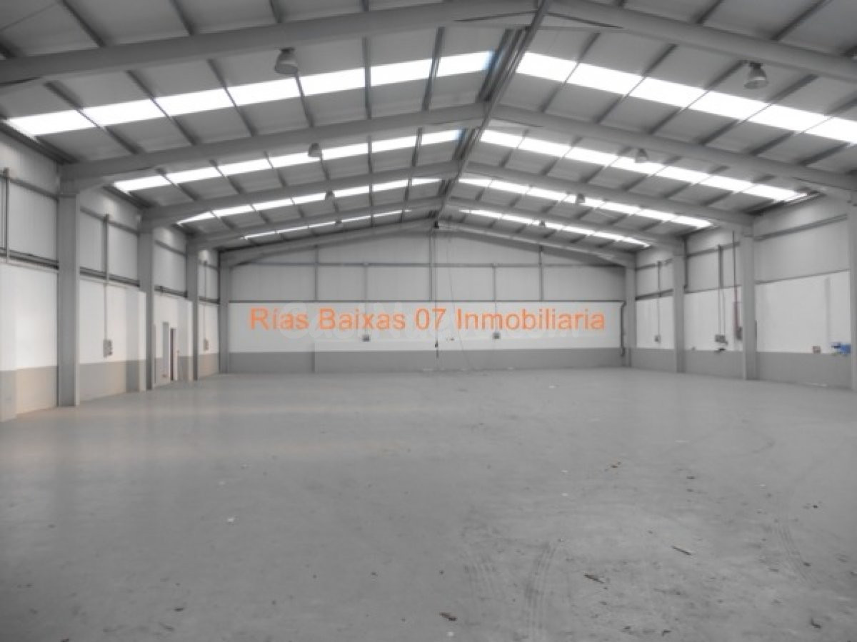 REF 2532 NAVE 1810 m2 CON DOS PLANTAS OFICINAS y 2000 M2 CAM