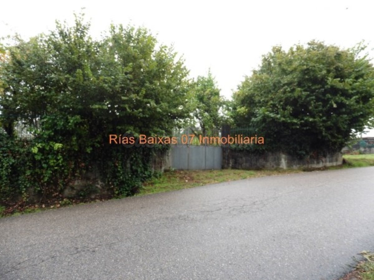 REF 2620 SOLAR 1363 m2 LLANO,CERRADO,AGUA Y PARCELABLE 2 VIV - foto 2