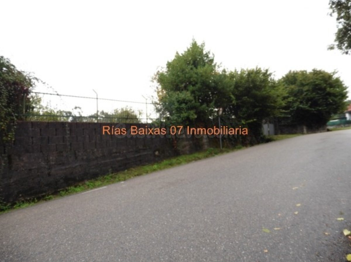 REF 2620 SOLAR 1363 m2 LLANO,CERRADO,AGUA Y PARCELABLE 2 VIV - foto 3