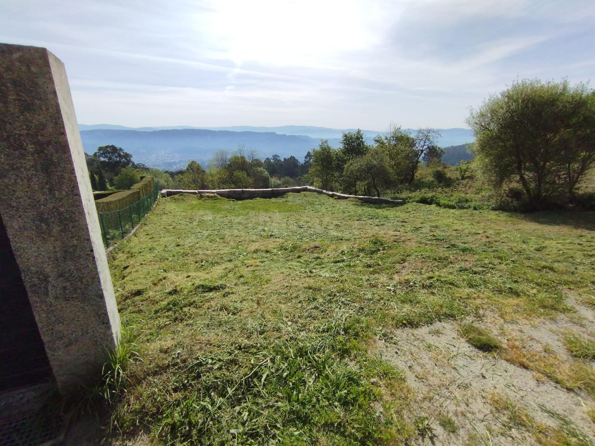 REF 2682 SOLAR DE 1204 m2 CON PROYECTO Y LICENCIA CERCA CUVI - foto 2