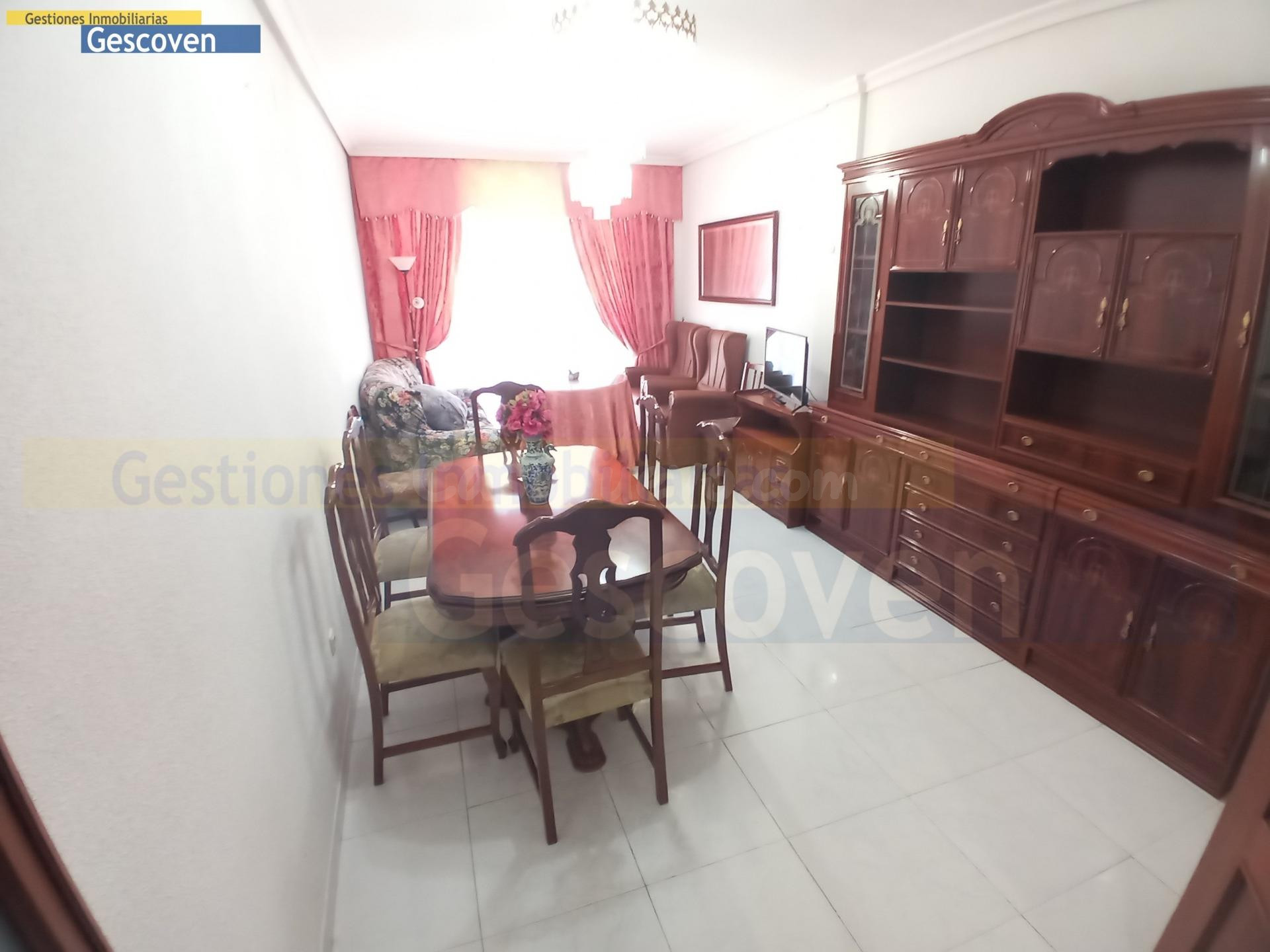 CENTRICA VIVIENDA CON PATIO-TERRAZA, 4 habitaciones Y 2 BAÑO