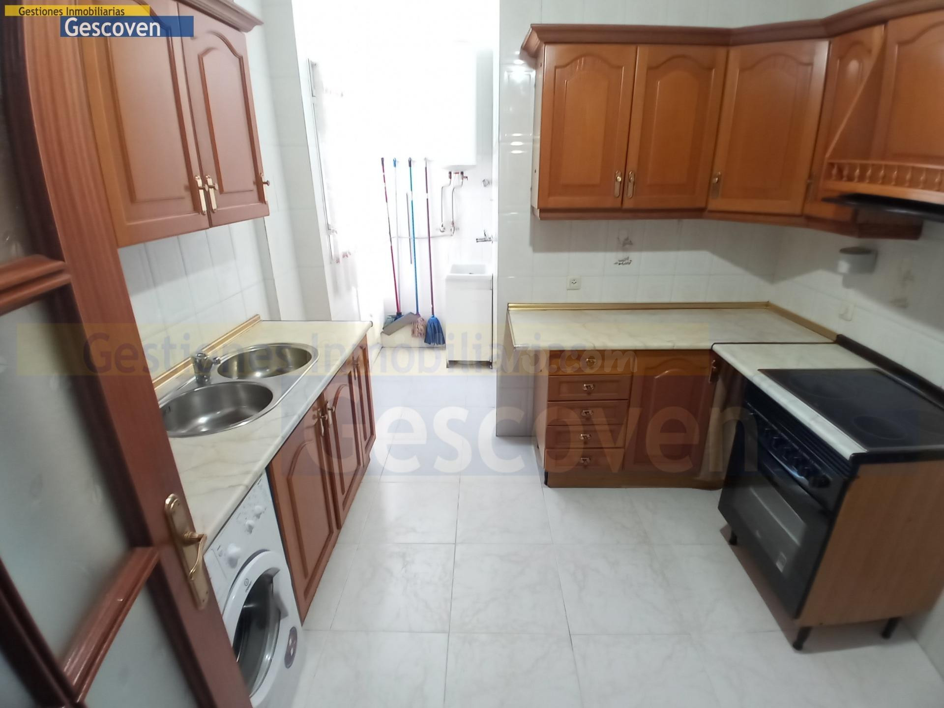 CENTRICA VIVIENDA CON PATIO-TERRAZA, 4 habitaciones Y 2 BAÑO - foto 3