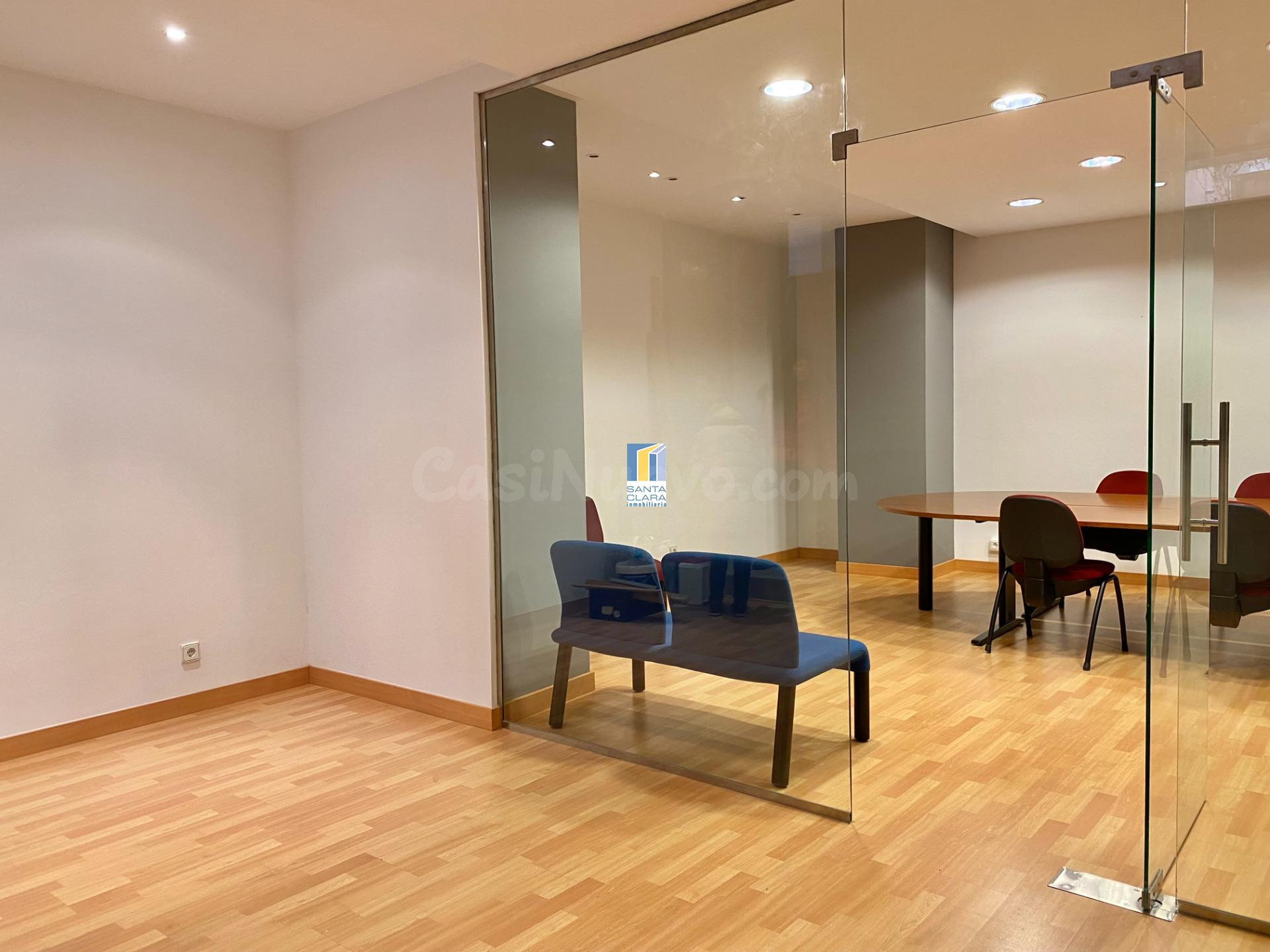OFICINA/ LOCAL COMERCIAL EN ALQUILER CON DESPACHO Y BAÑO EN  - foto 5