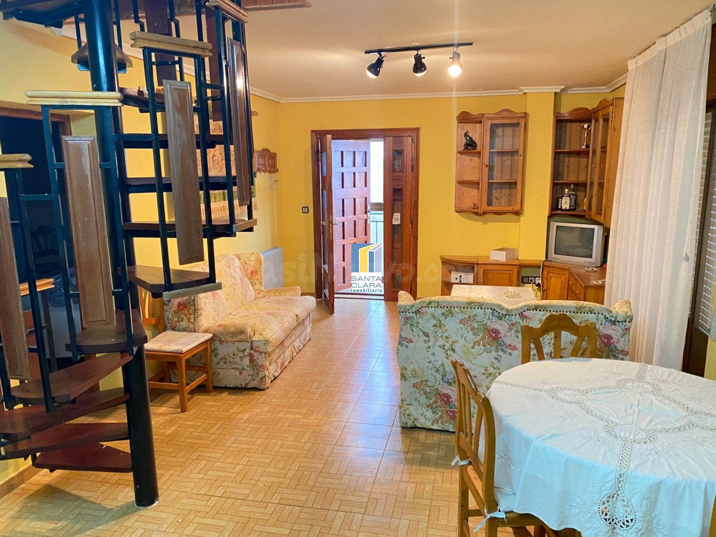 ¡GRAN OPORTUNIDAD DE NEGOCIO! CASA, 2 NAVES Y ALMACÉN A LA V