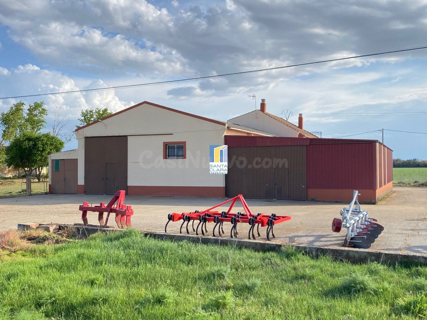 ¡GRAN OPORTUNIDAD DE NEGOCIO! CASA, 2 NAVES Y ALMACÉN A LA V - foto 2