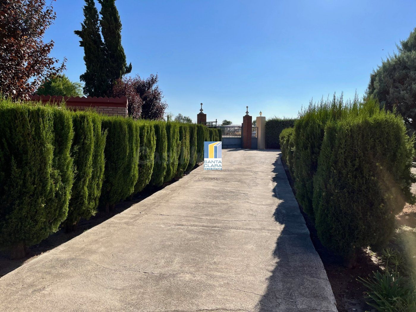 CHALET CON PARCELA DE 5.000 M2  Y PISCINA EN ARCENILLAS (ZAM