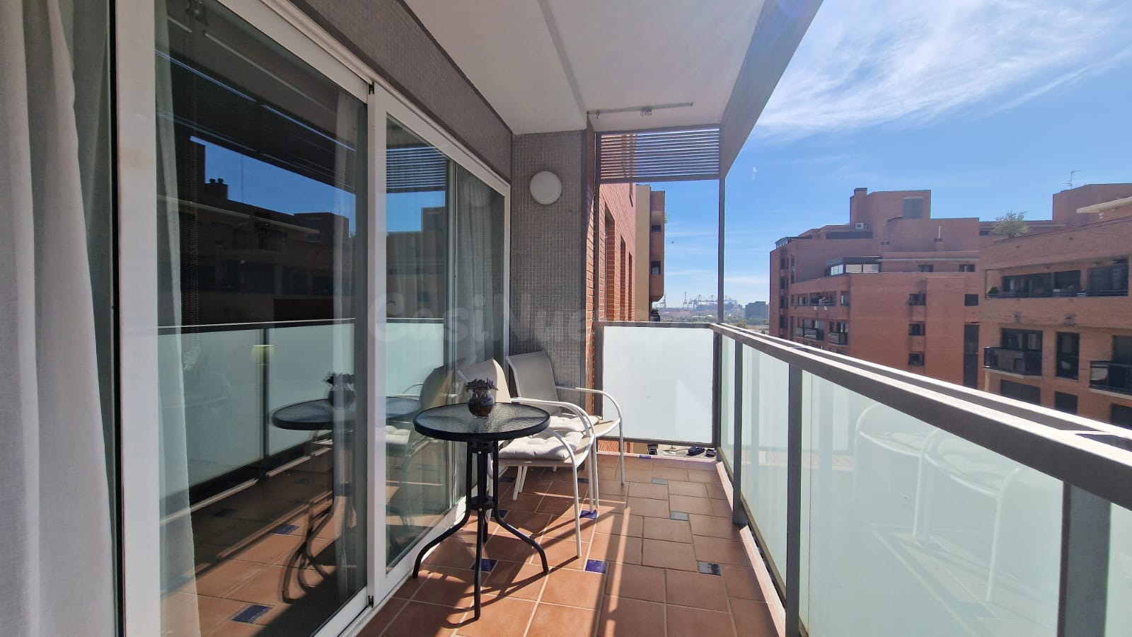 Piso de dos habitaciones, amueblado con terraza en la Ciudad
