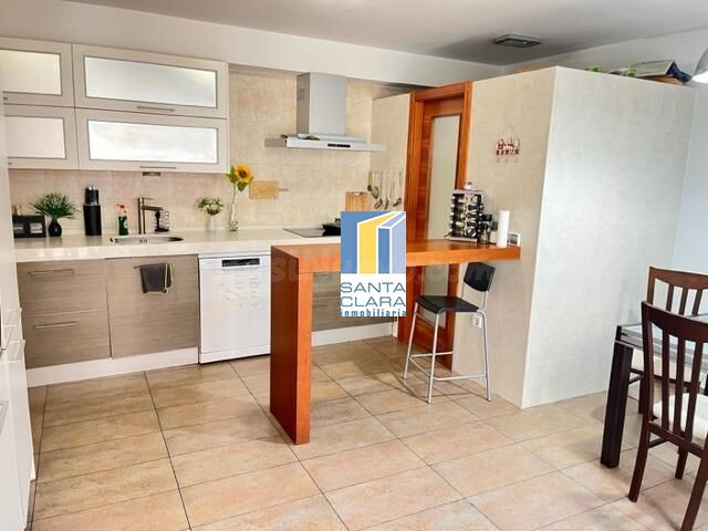 CASA EN VENTA EN VILLALPANDO CON 2 DORMITORIOS, ESTUDIO, PAT