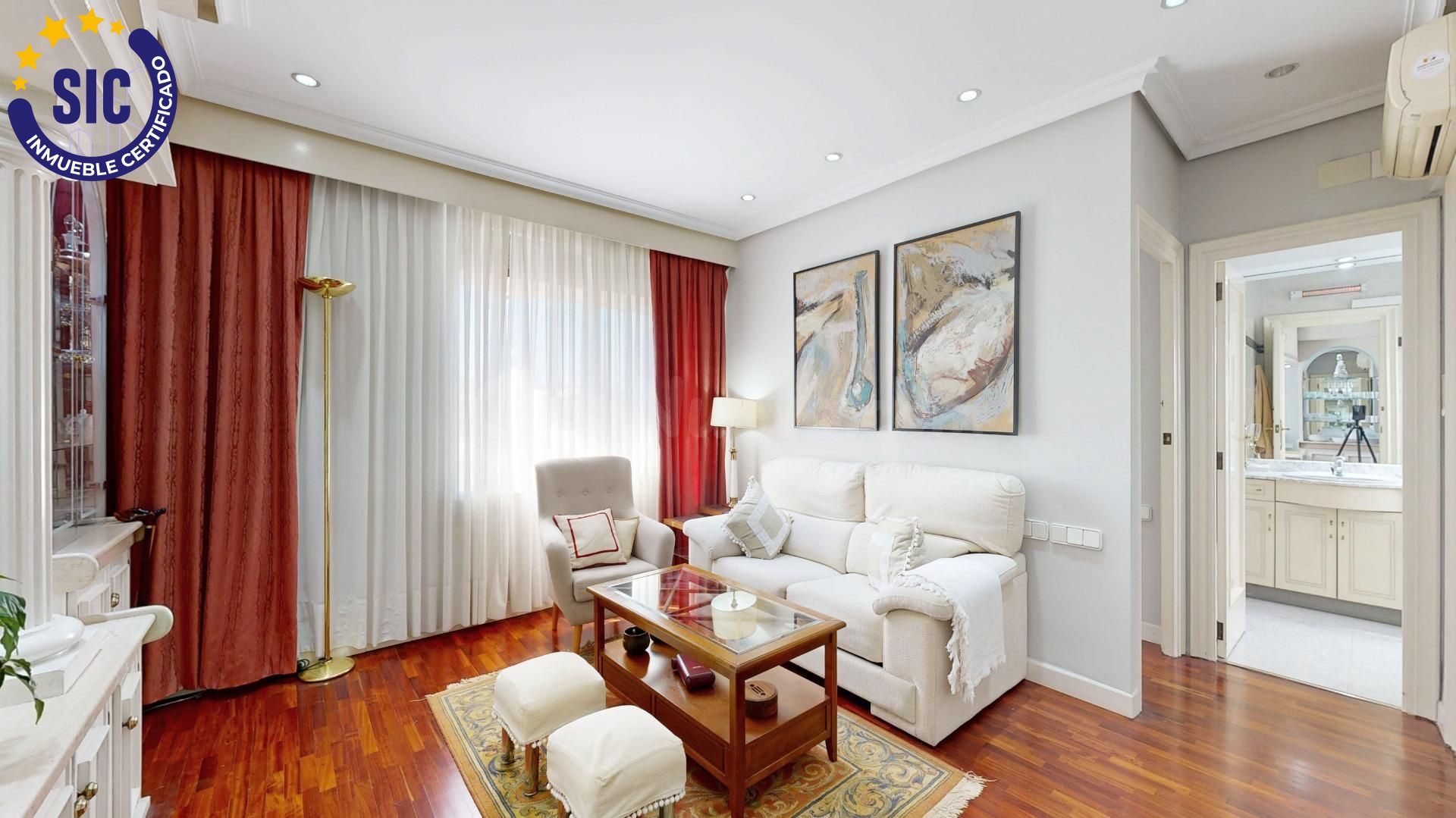 Piso de tres dormitorios en Valencia, con mucha luz, altura  - foto 3
