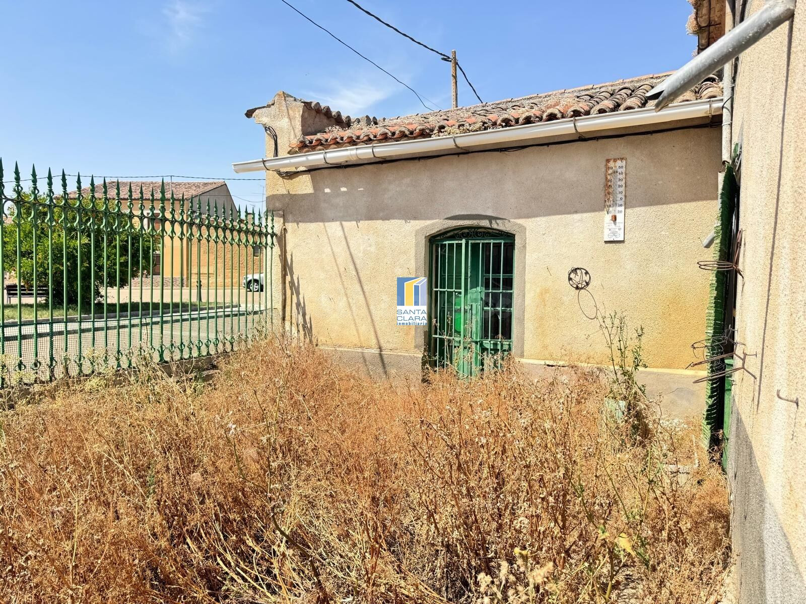 CASA EN VENTA DE 4 DORMITORIOS CON AMPLIO PATIO EN ASPARIEGO - foto 2