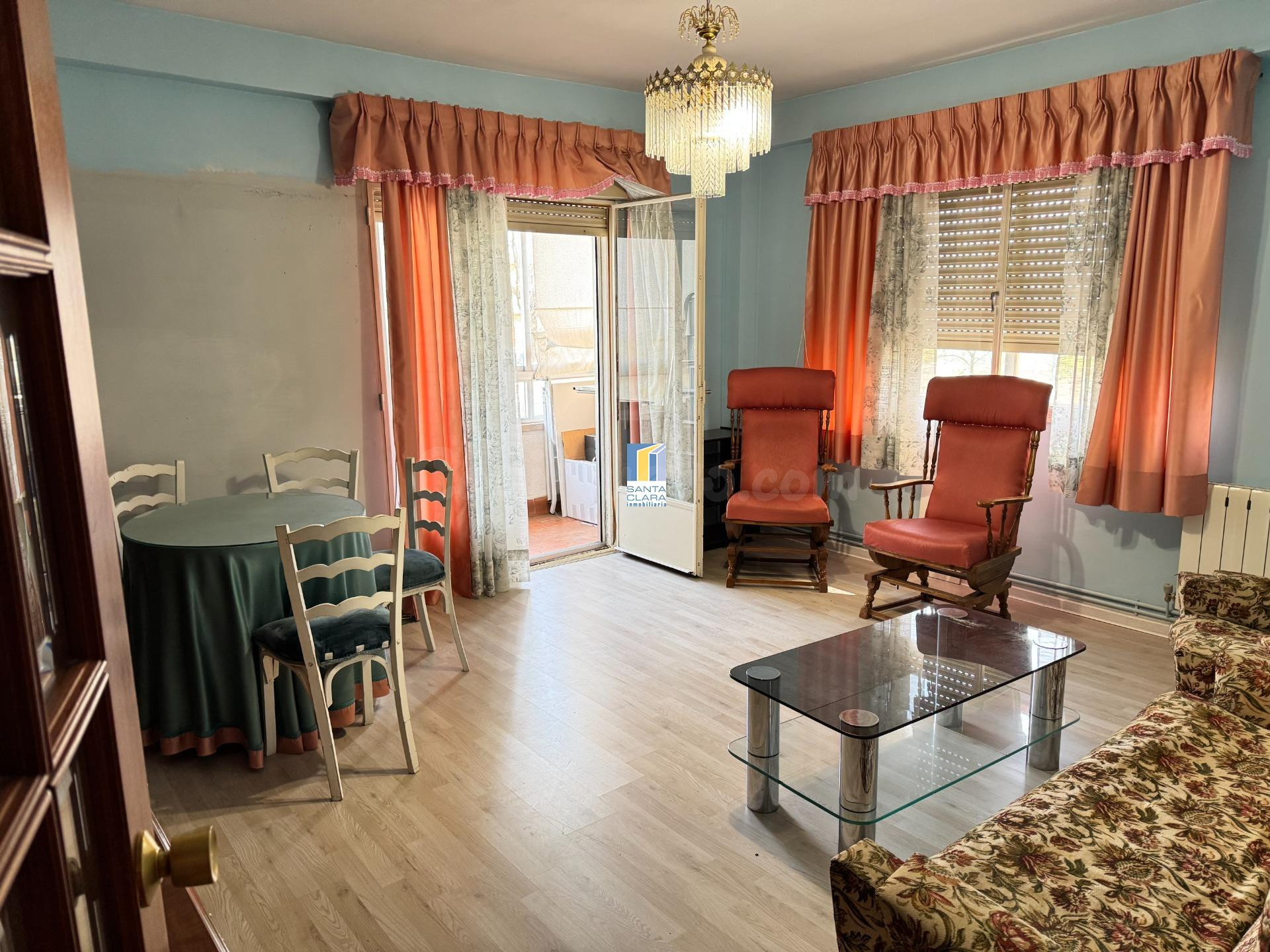 PISO EN VENTA DE 3 DORMITORIOS EN ZONA LOS BLOQUES, ZAMORA. - foto 2