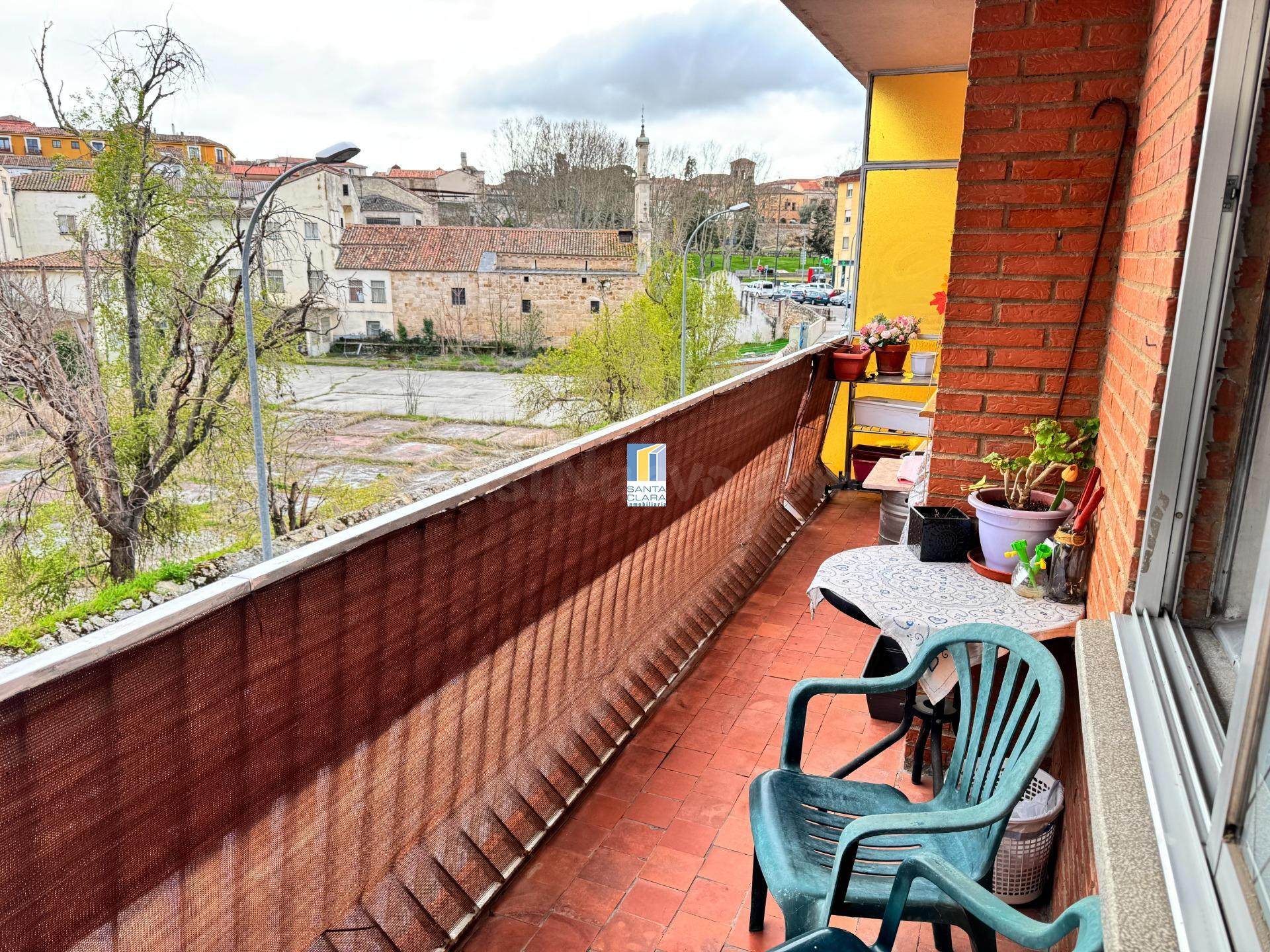 PISO EN VENTA DE 3 DORMITORIOS, TERRAZA Y GARAJE CERRADO EN 