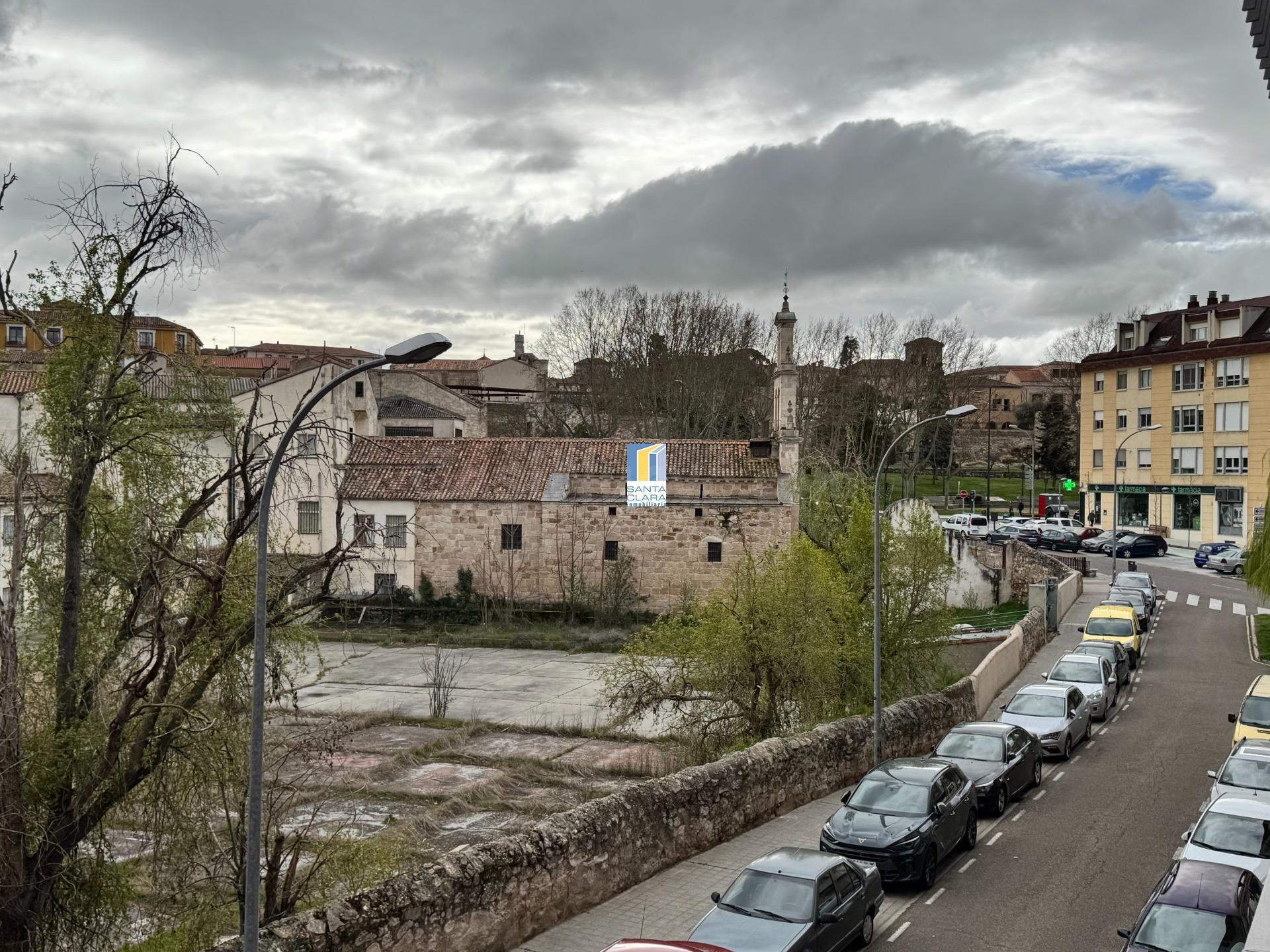 PISO EN VENTA DE 3 DORMITORIOS, TERRAZA Y GARAJE CERRADO EN  - foto 2