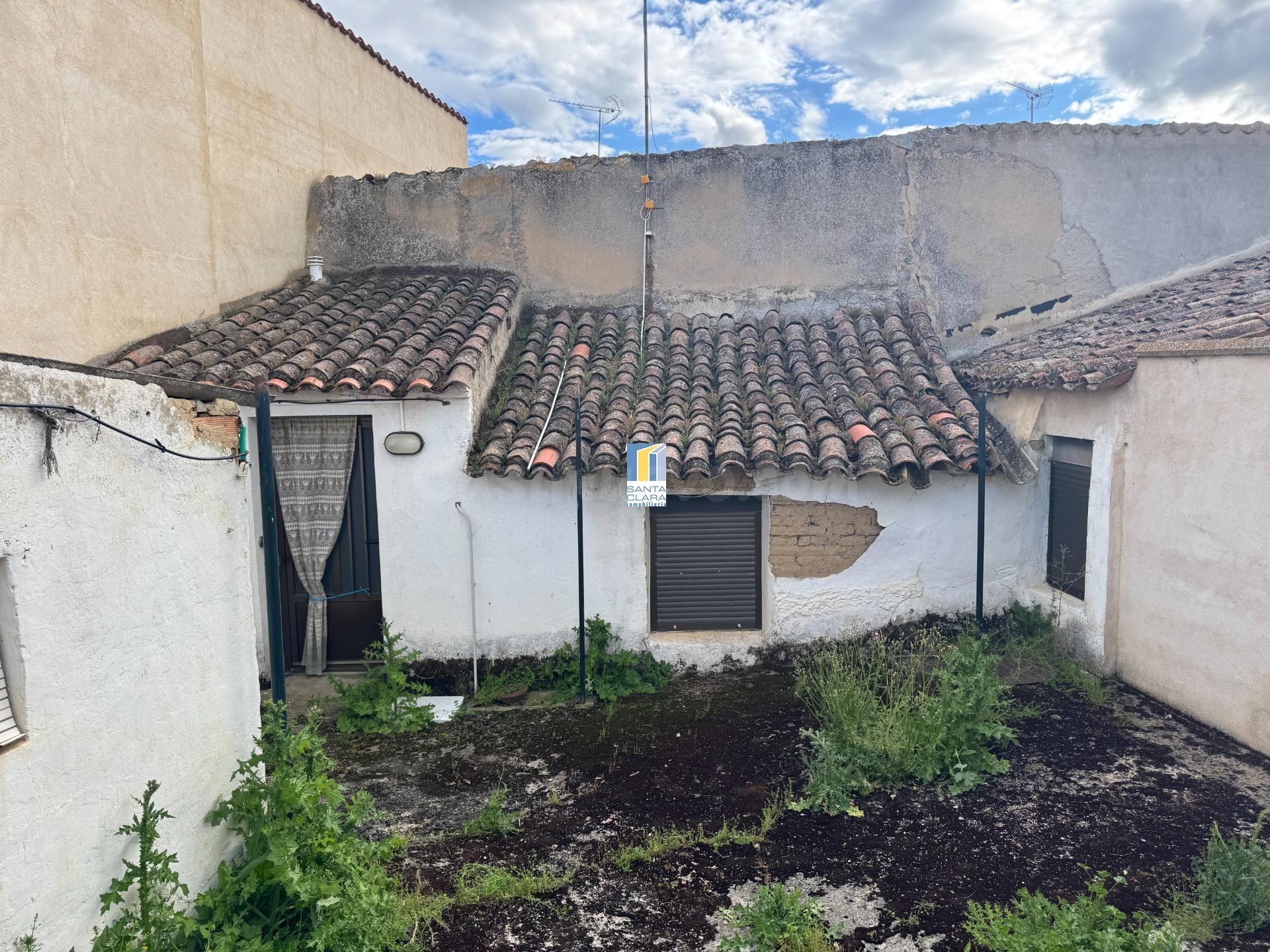 CASA EN VENTA PARA REFORMAR DE 3 DORMITORIOS Y PATIO EN VILL - foto 4