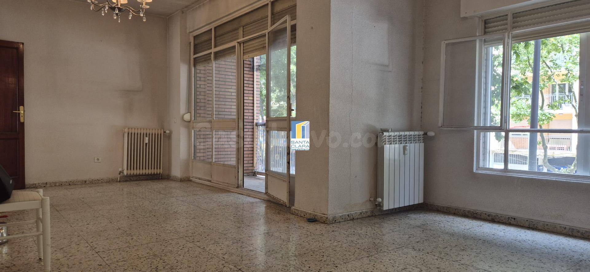 PISO EN VENTA DE 4 DORMITORIOS Y 2 BAÑOS EN ZONA TRES CRUCES
