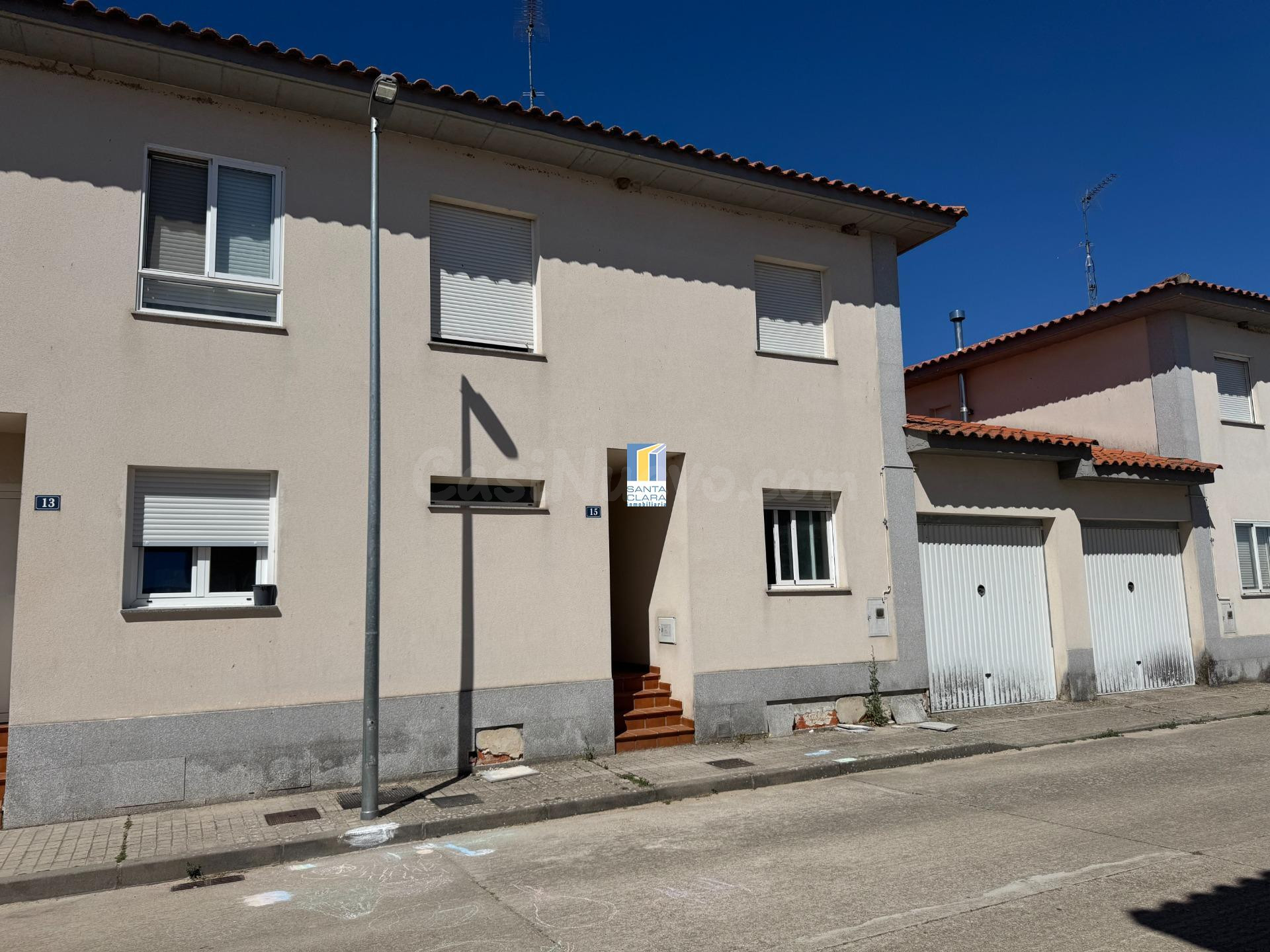 CHALET ADOSADO VPO EN VENTA CON PATIO Y GARAJE EN BERMILLO D