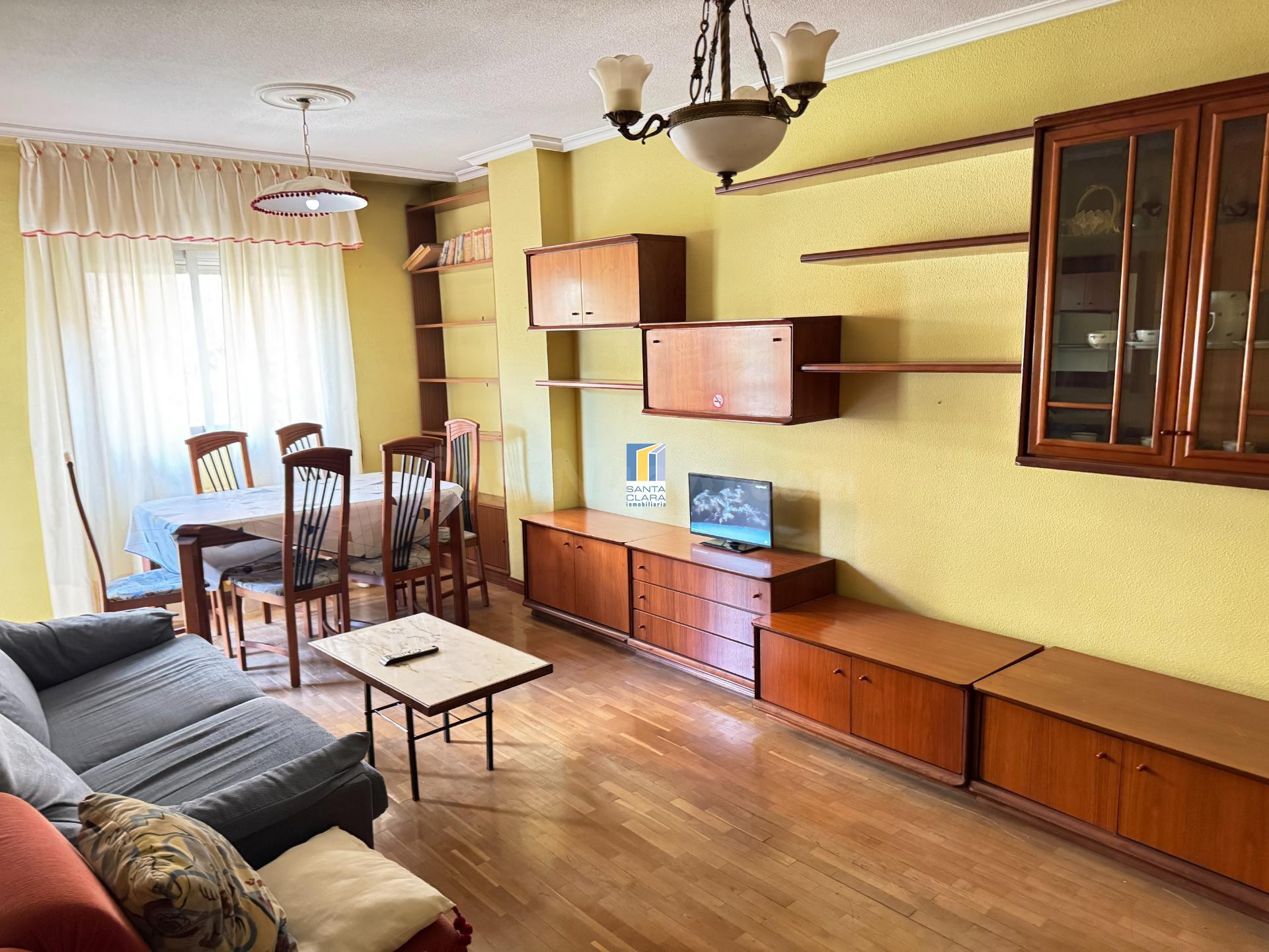 PISO EN VENTA DE 3 DORMITORIOS EN ZONA CENTRO, ZAMORA. - foto 2