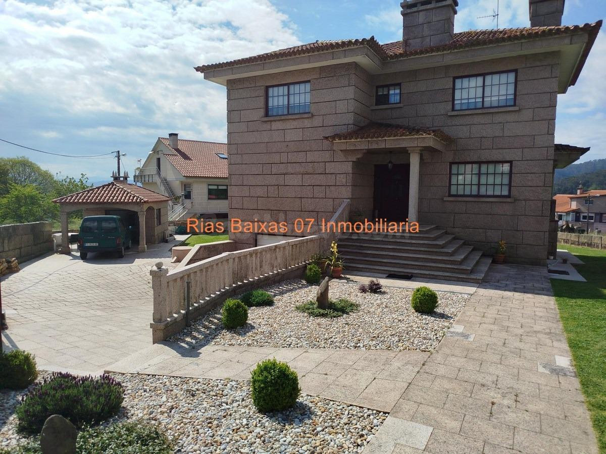 REF 7057 CHALET DE PIEDRA 5 DORM. CON 1.207 M2 DE JARDÍN EN  - foto 2