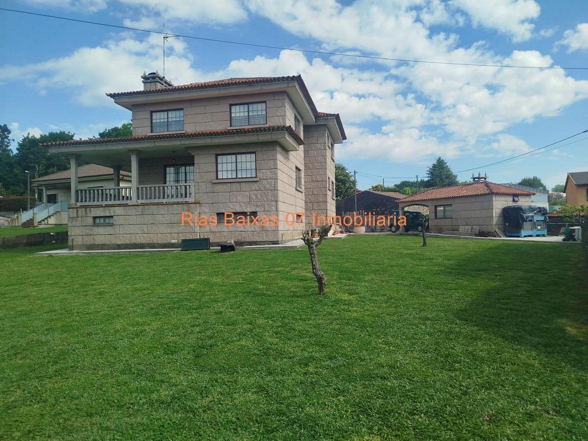 REF 7057 CHALET DE PIEDRA 5 DORM. CON 1.207 M2 DE JARDÍN EN  - foto 3