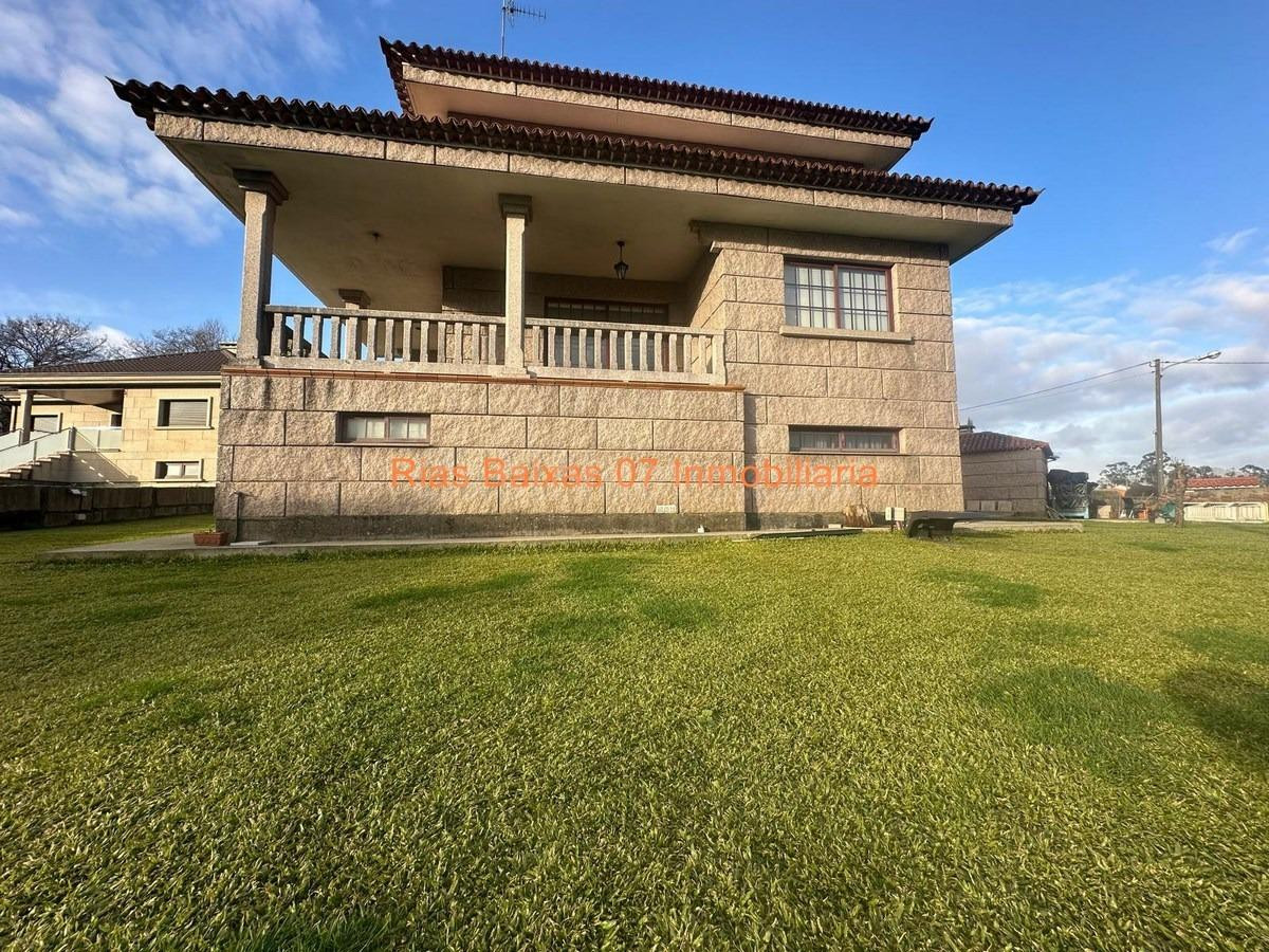 REF 7057 CHALET DE PIEDRA 5 DORM. CON 1.207 M2 DE JARDÍN EN  - foto 4