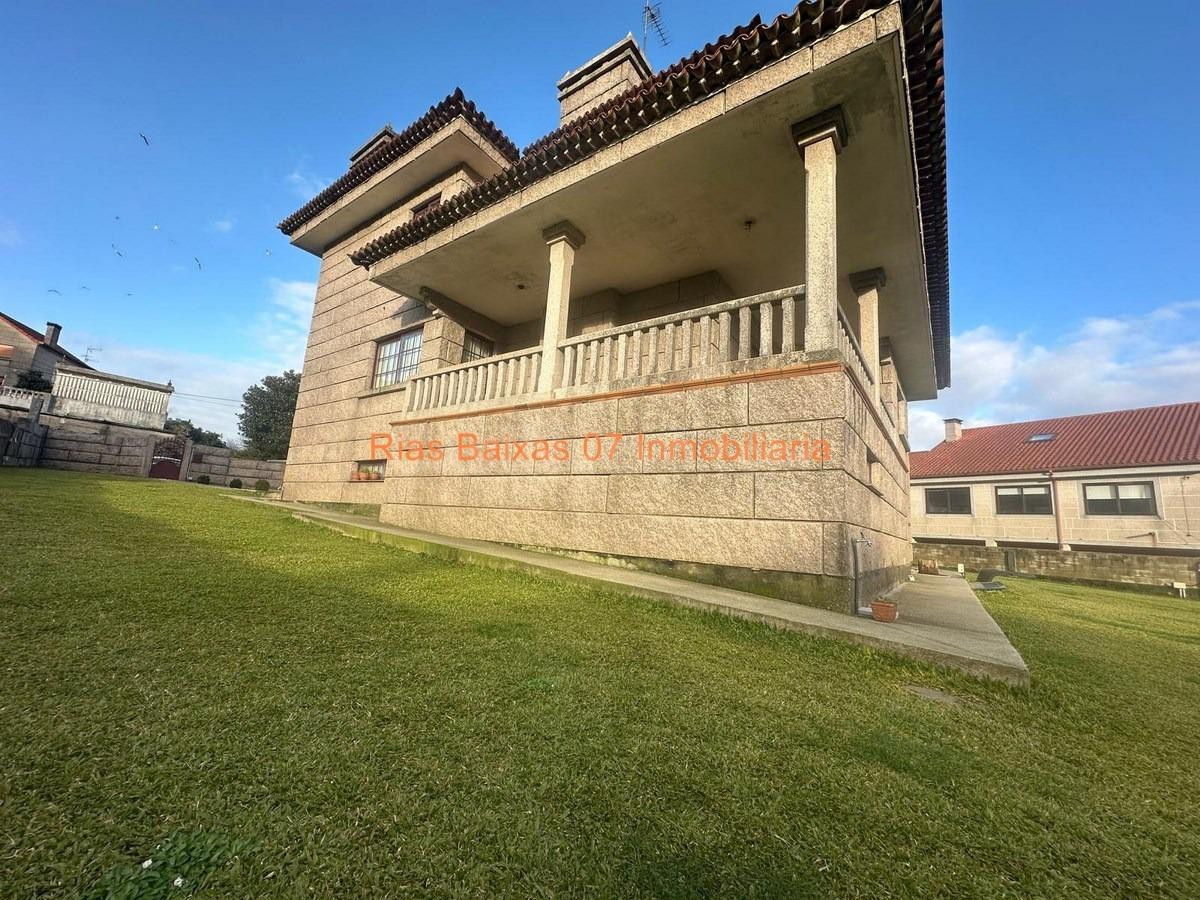REF 7057 CHALET DE PIEDRA 5 DORM. CON 1.207 M2 DE JARDÍN EN  - foto 5