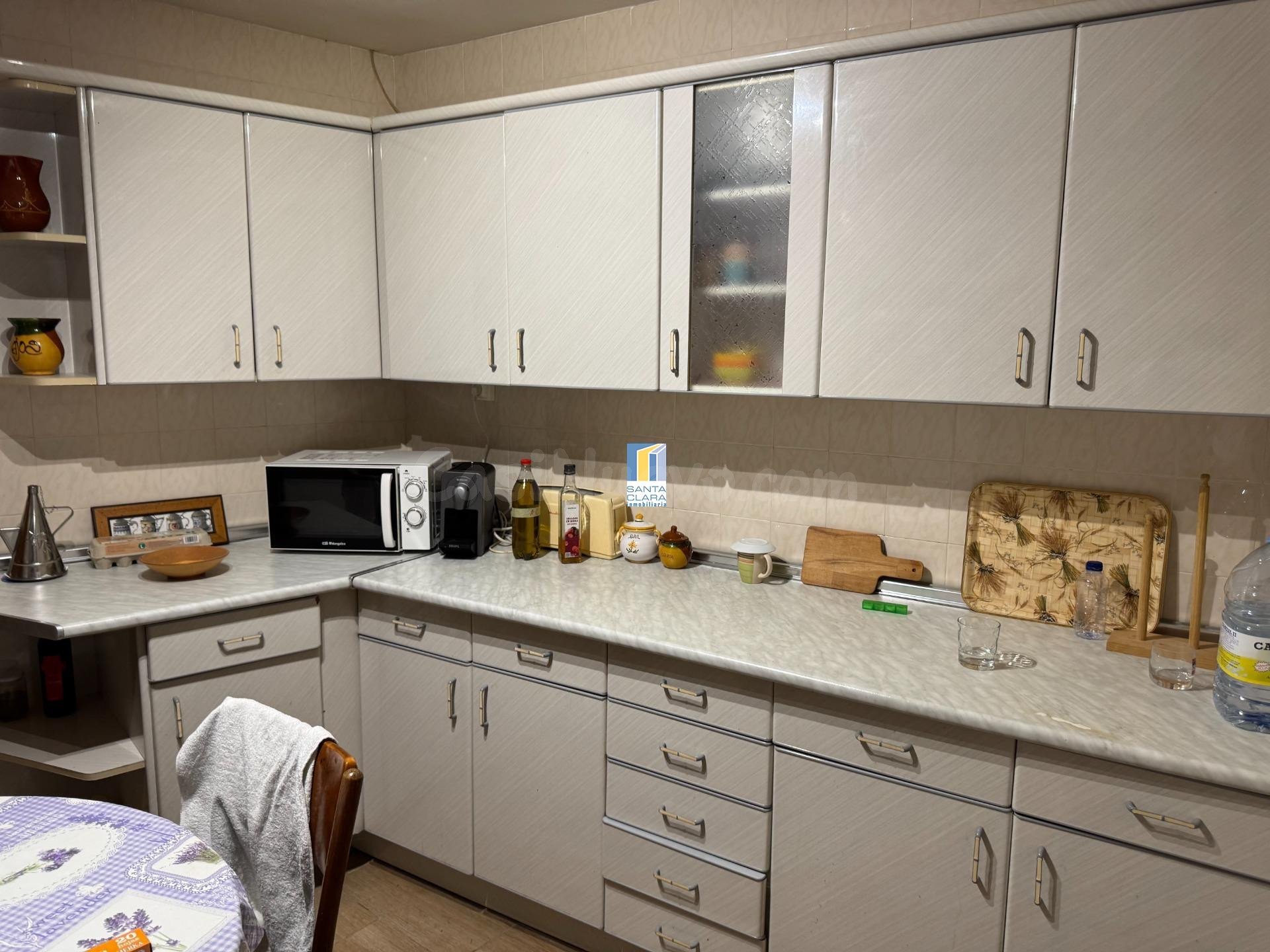 CASA EN VENTA CON 4 DORMITORIOS, PATIO Y BODEGA EN FERMOSELL - foto 4