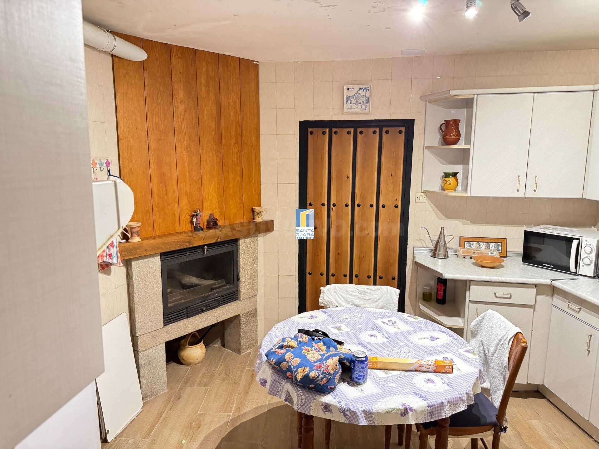 CASA EN VENTA CON 4 DORMITORIOS, PATIO Y BODEGA EN FERMOSELL - foto 5
