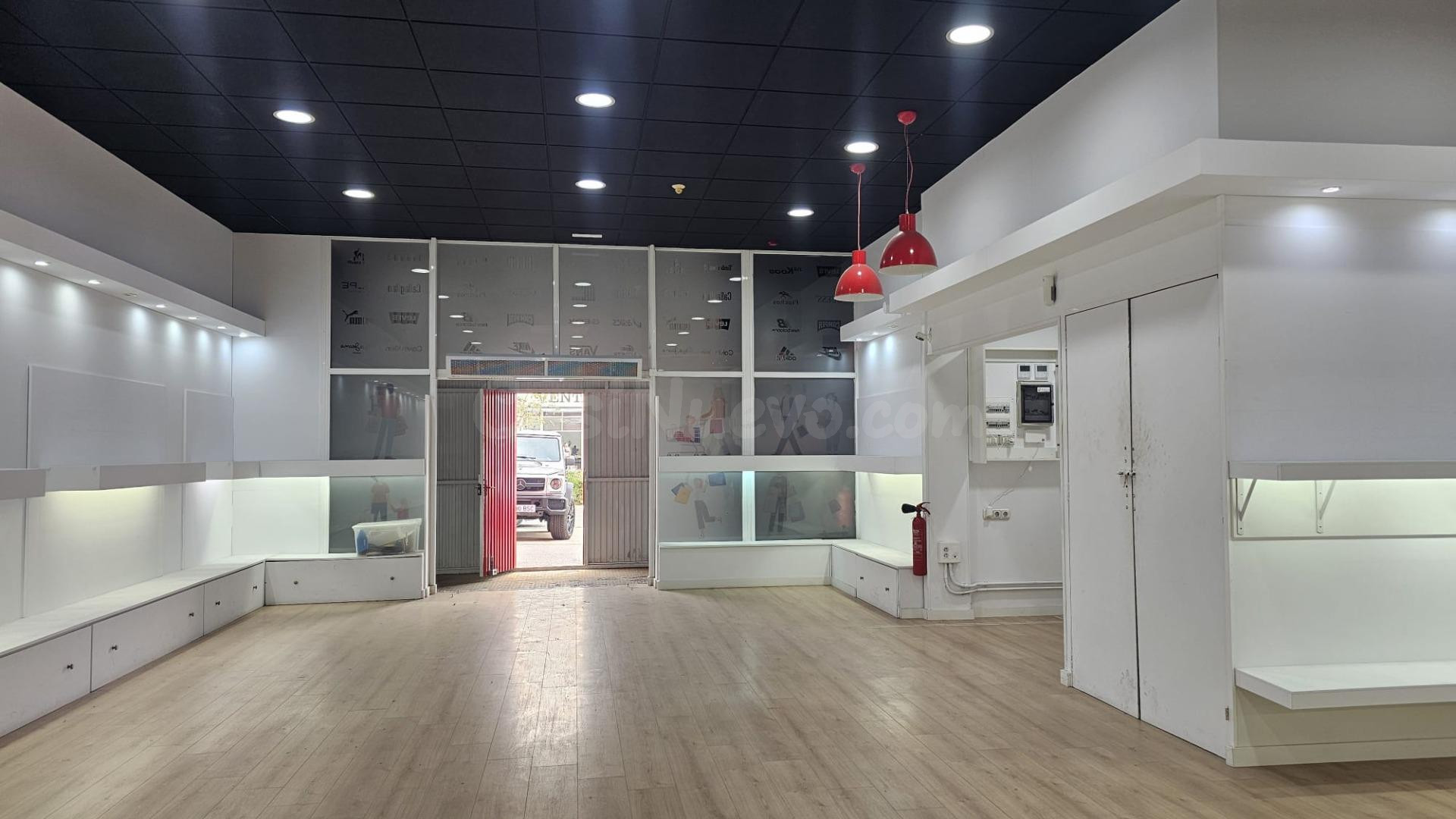 MAGNIFICA NAVE COMERCIAL EN POLIGONO CARRUS - foto 2