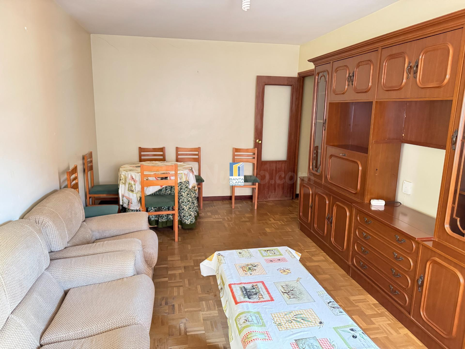 PISO EN VENTA CON 3 DORMITORIOS, PLAZA DE GARAJE Y TRASTERO  - foto 2